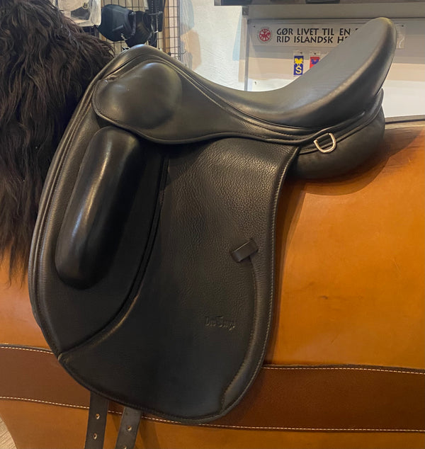 Tøltsaga Dressage - 17" - pt. på prøve.